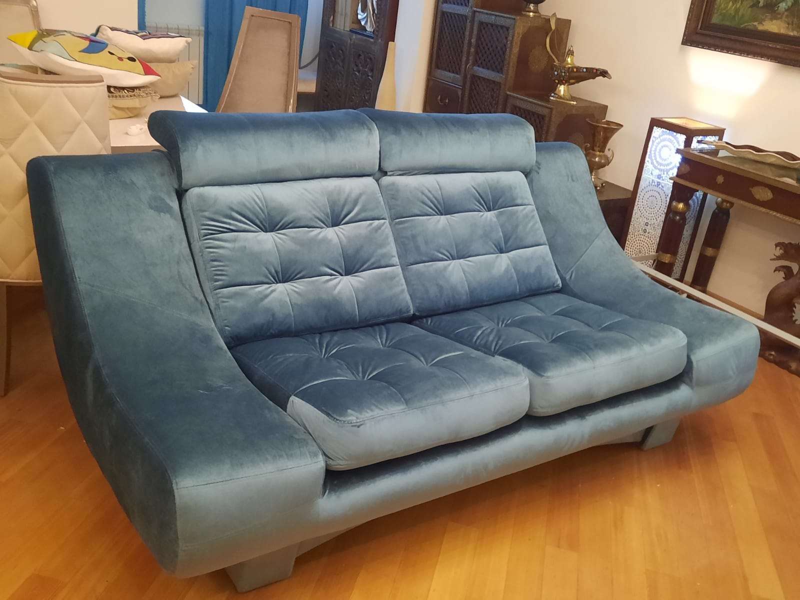 Обивка дивана на дому. Мураши