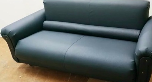 Обивка дивана на дому. Мураши