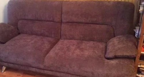 Замена обивки дивана на дому. Мураши